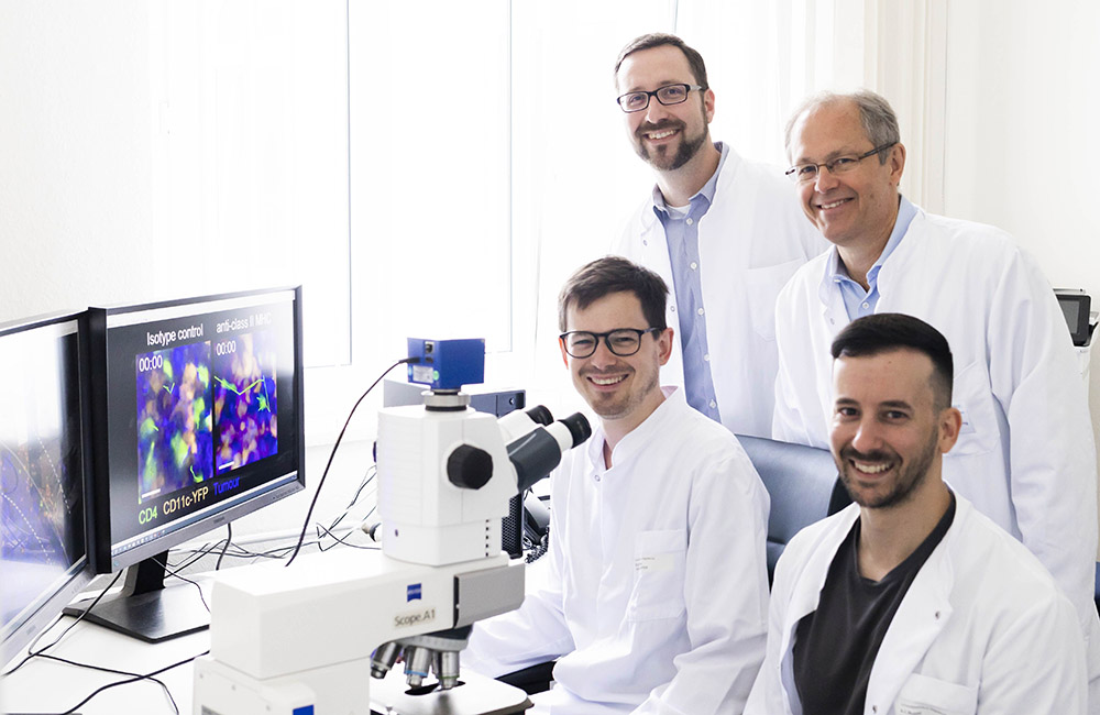 Nature Foto Autoren am Mikroskop